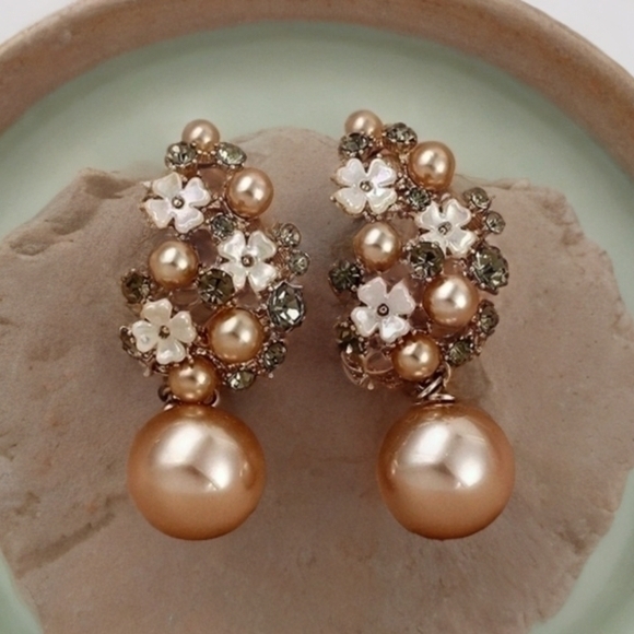 ANTHROPOLOGIE CRYSTAL PEARL DROP EARRINGS - Picture 2 of 5